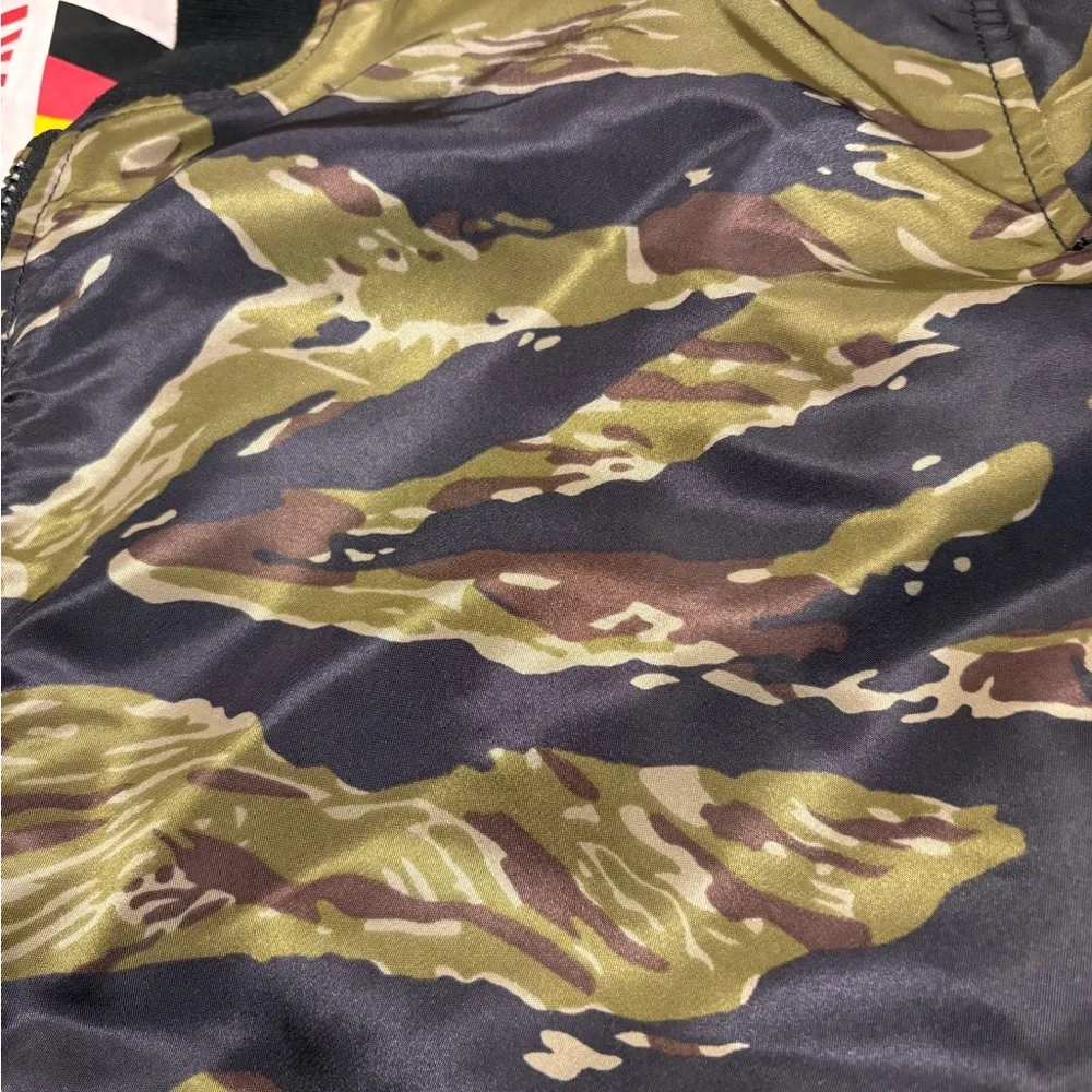 Alpha Industries Men’s Camo Bomber Jacket in Olive & Black - Picture 2 of 13